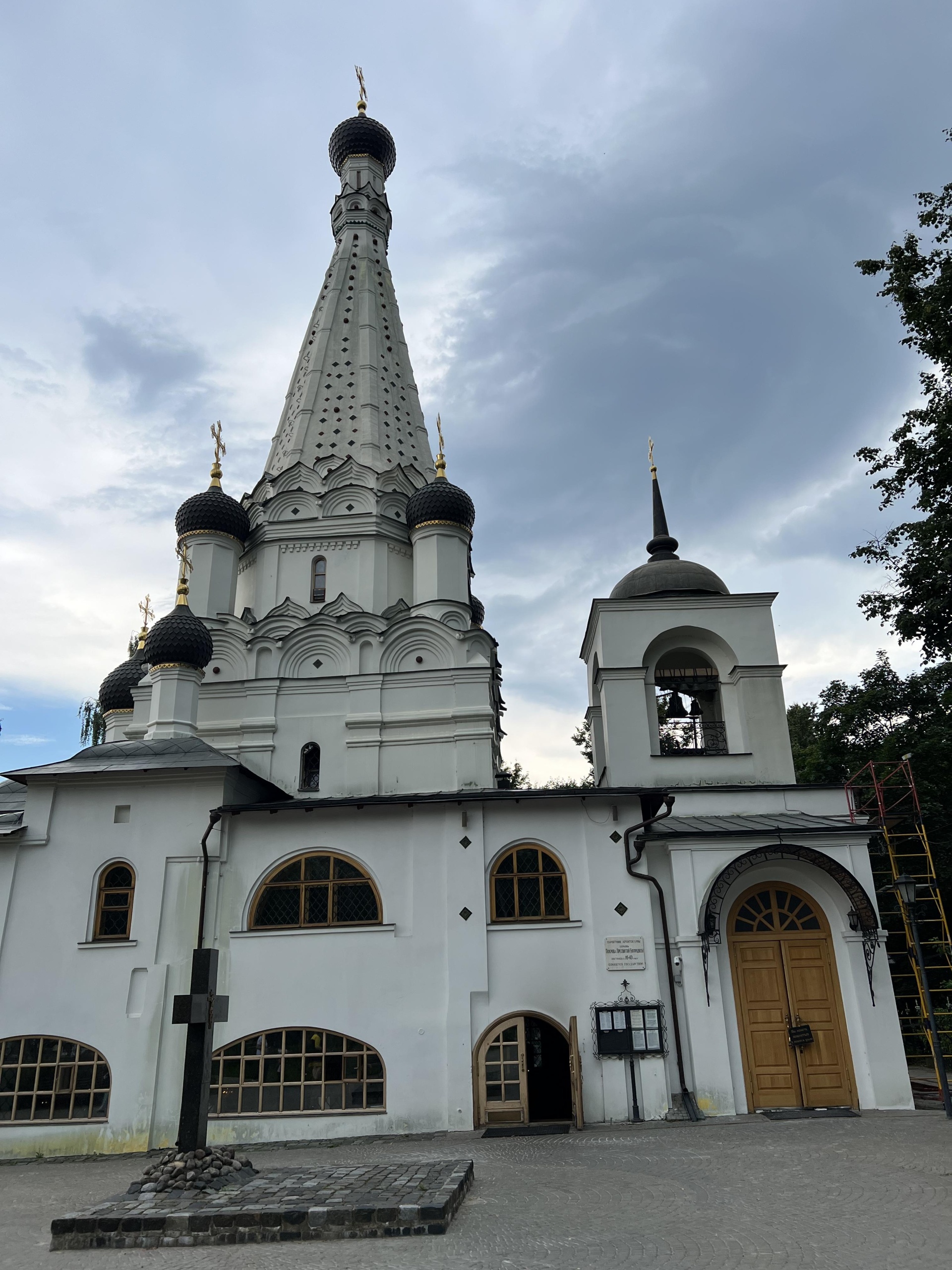 Храм Покрова Пресвятой Богородицы в Медведкове, Медведковское кладбище,  Заповедная улица, 52а ст1, Москва — 2ГИС