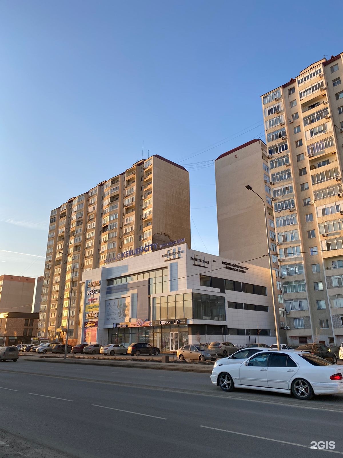 Бауырына кеудесін көрсетті Бауырына кеудесін көрсетті