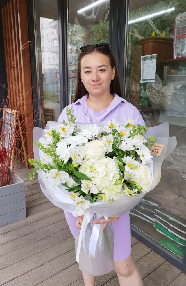 Цветочница анюта сыктывкар. Цветочница Анюта Челябинск. Цветочница Анюта
