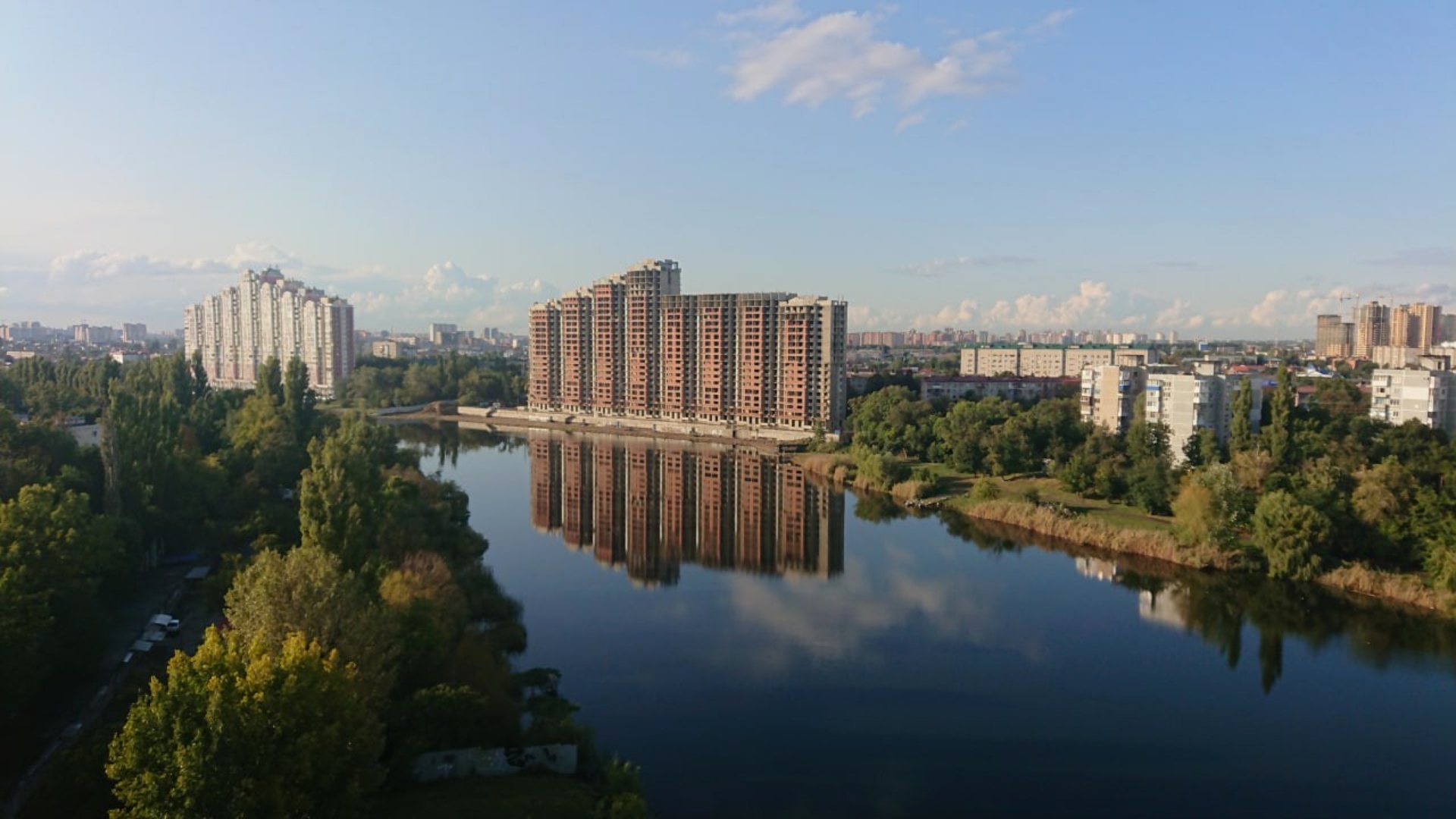 Дом у озера, жилой комплекс, улица Селезнёва, 104/1, Краснодар — 2ГИС