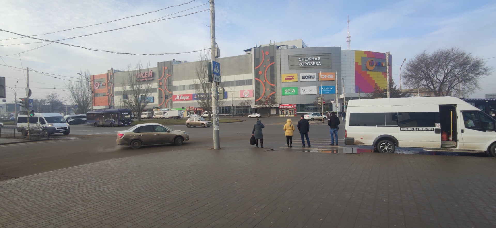 Ярмарка, торгово-развлекательный центр, Вокзальная площадь, 13, Астрахань —  2ГИС