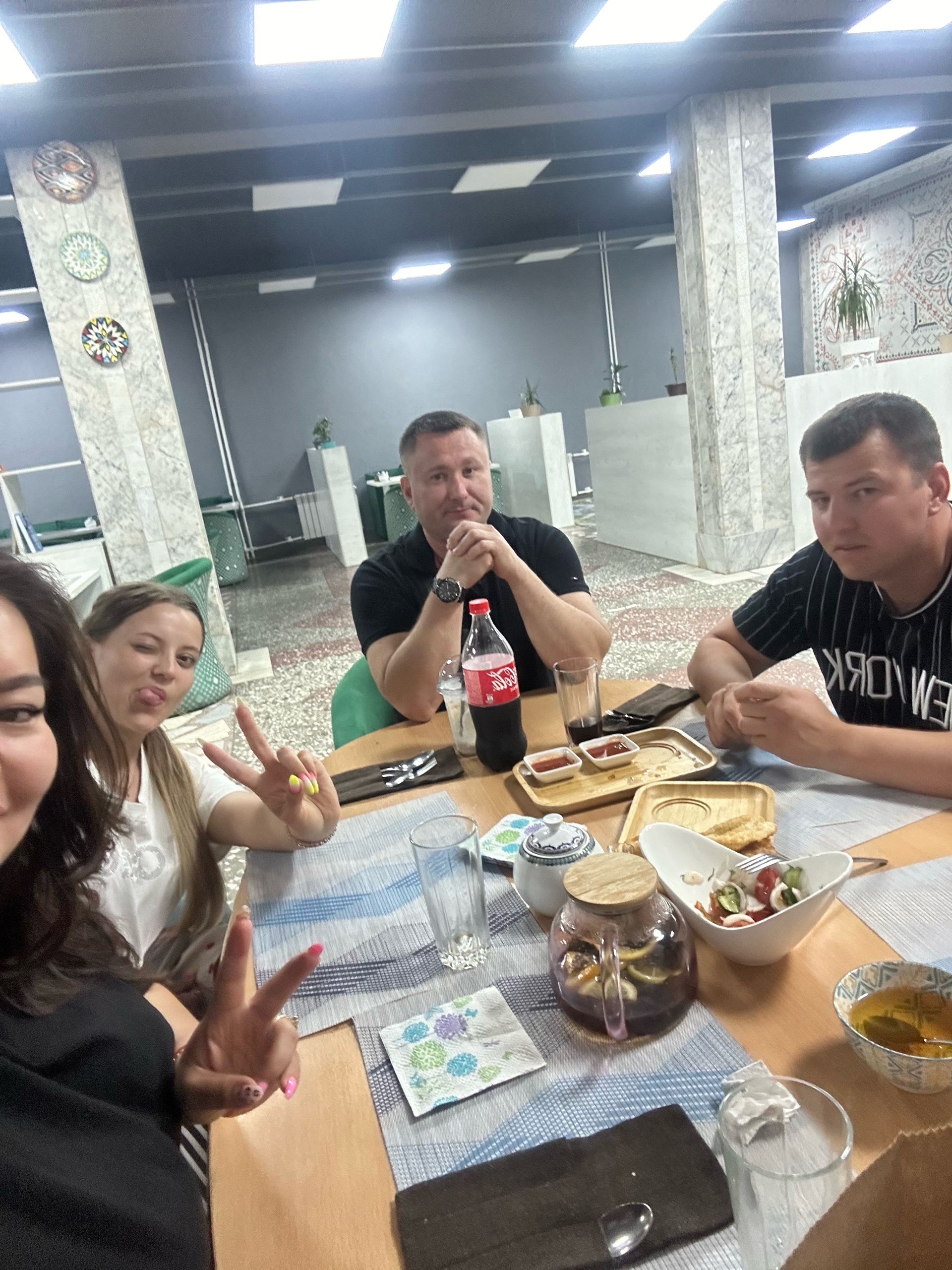 Интернетте кеңседе хатшымен секс көру