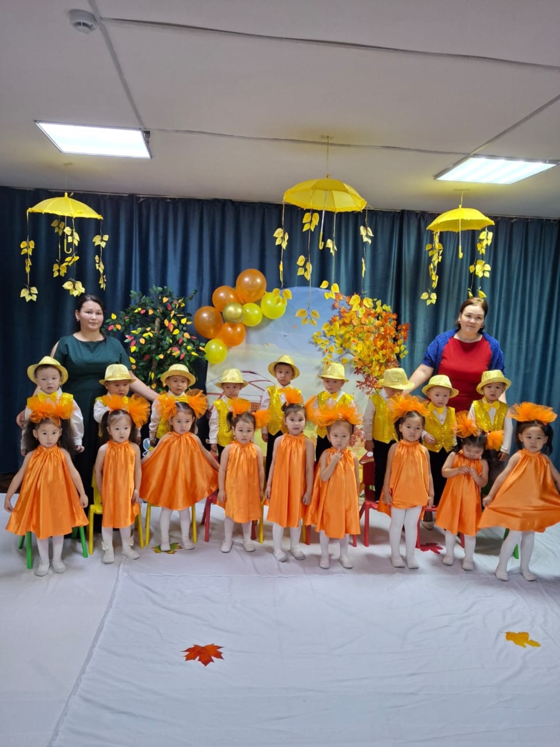 Барлық бейнелерде топтық секс көрсетіледі.