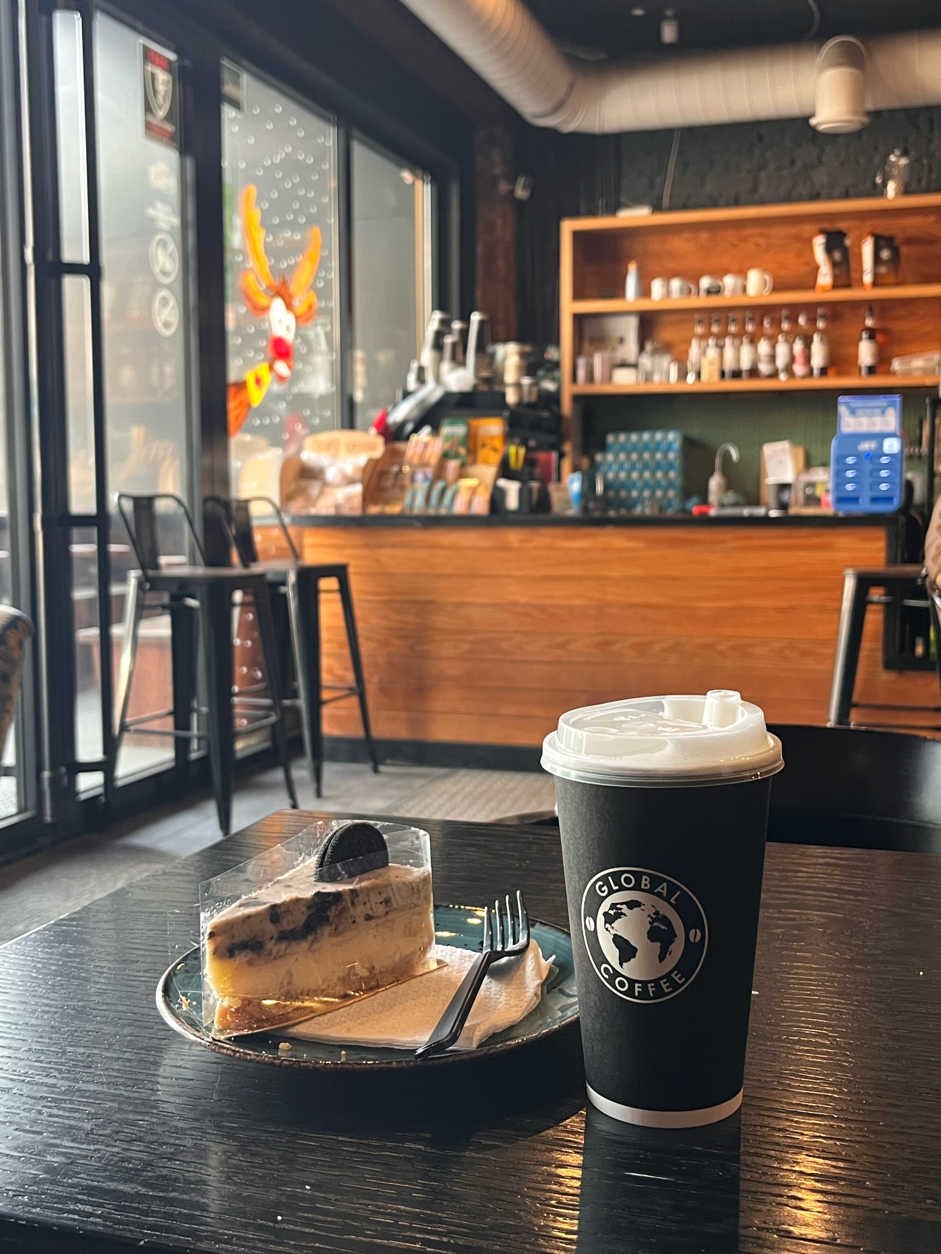 Ол мені ұрып, үйге байлады