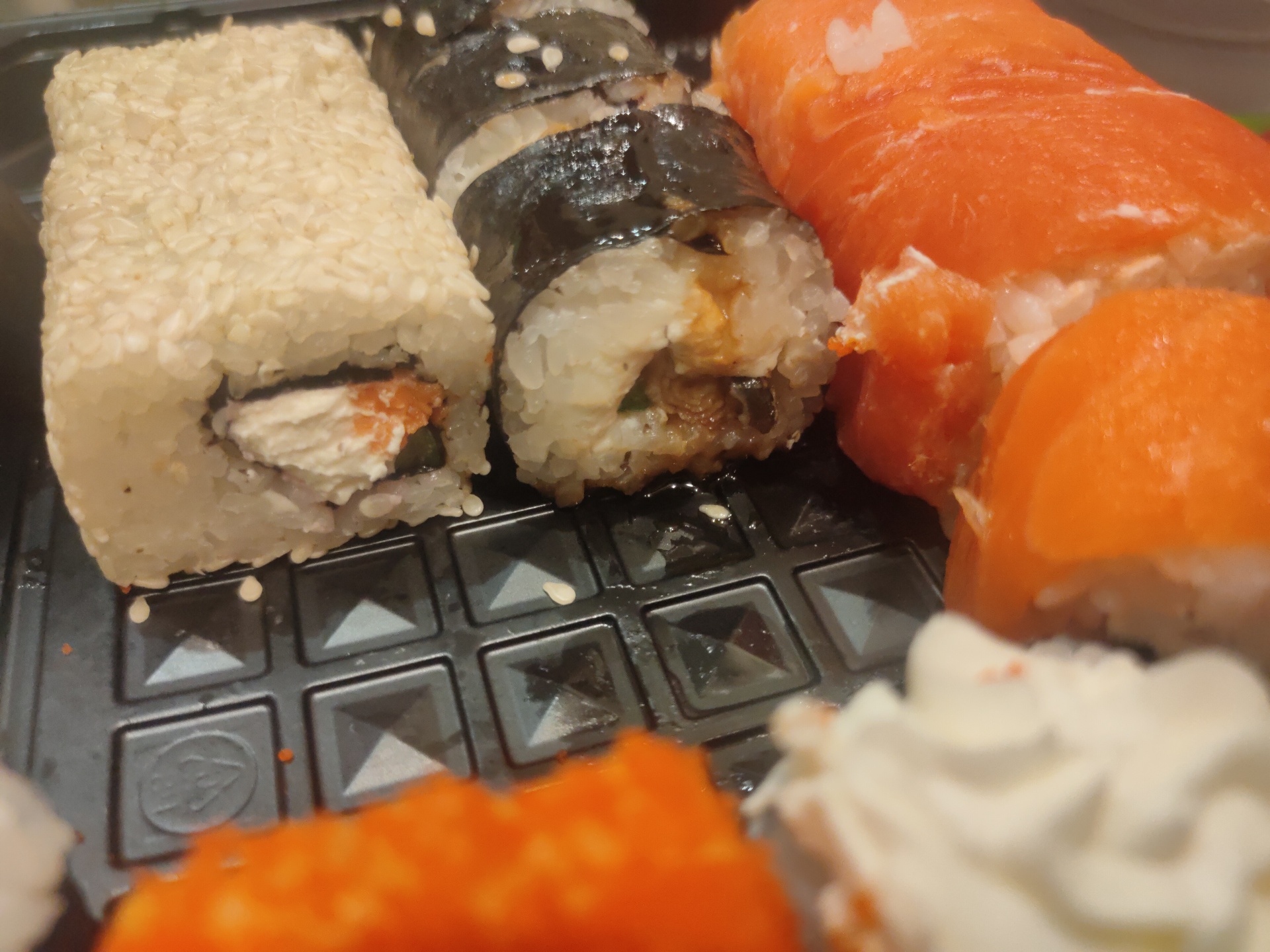 Sushi roll, магазин японской кухни, Мегаполис, улица 8 Марта, 149,  Екатеринбург — 2ГИС