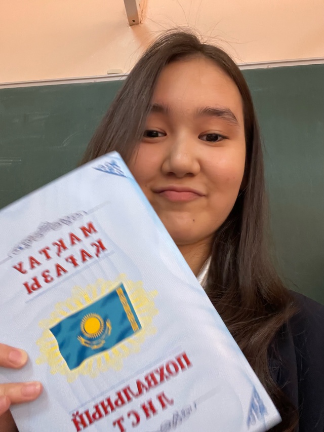 Жалаңаш, боялған жезөкшенің фотосы Таңертең мен анальды секске арналған тығынды саламын