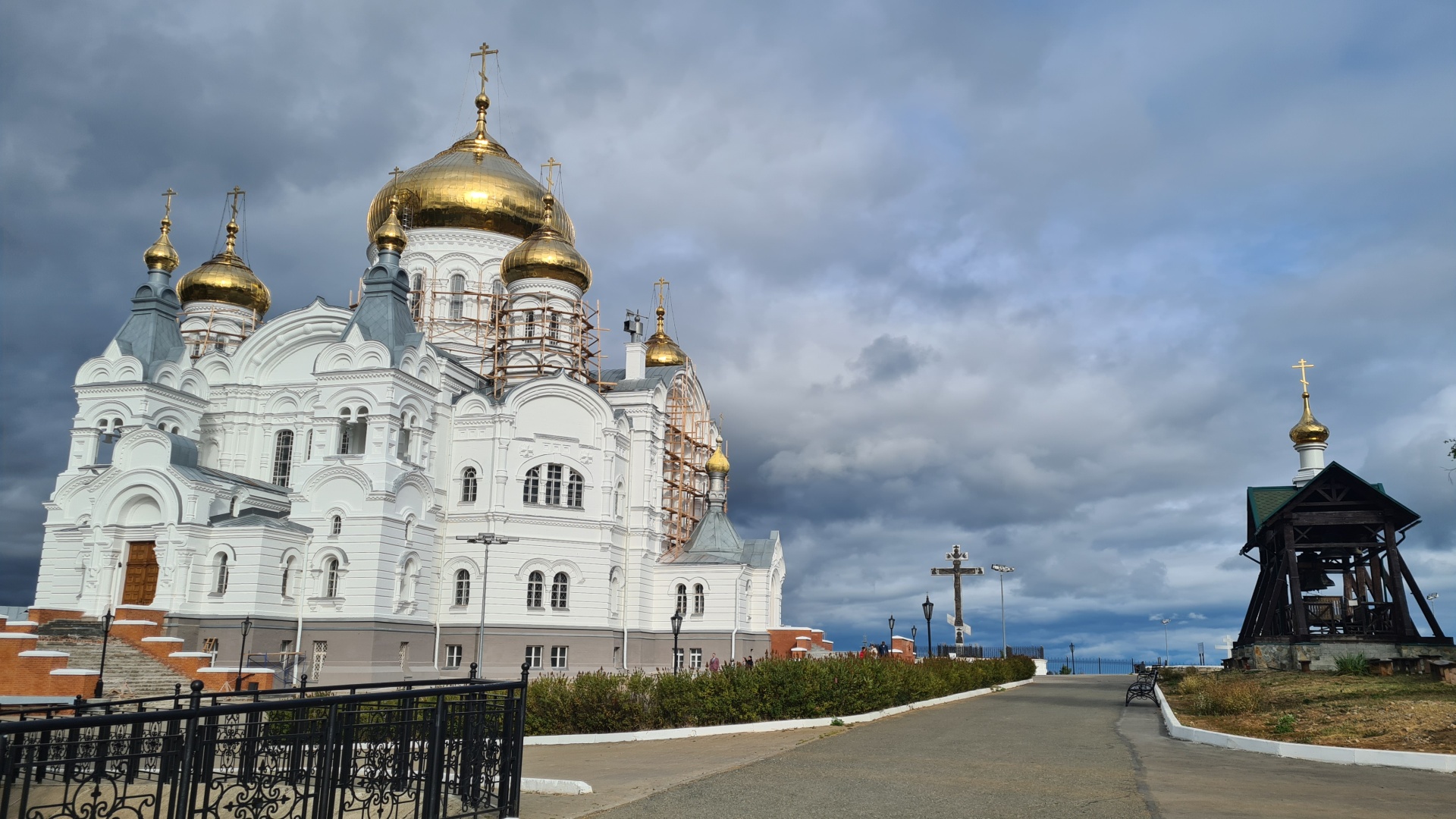 Белогорский Свято-Николаевский миссионерский мужской монастырь, церковная  лавка, Монастырская улица, 1/1, д. Белая Гора — 2ГИС