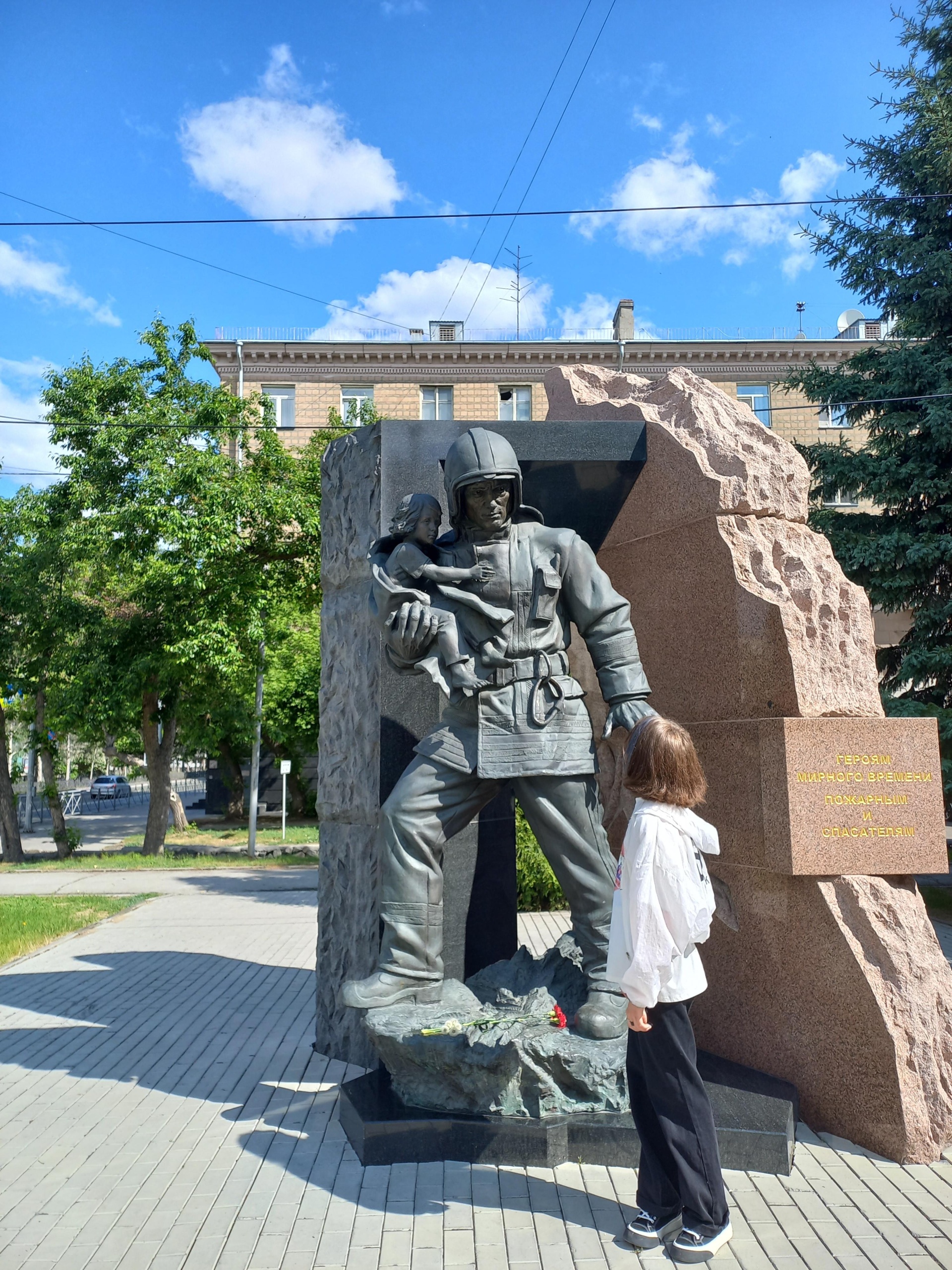 Памятник героям мирного времени, пожарным и спасателям, Новосибирск — 2ГИС