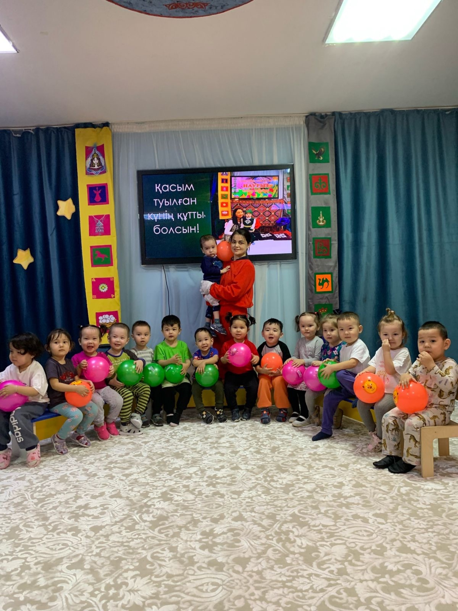 Үйсіз жігіт жезөкшені сиқыған