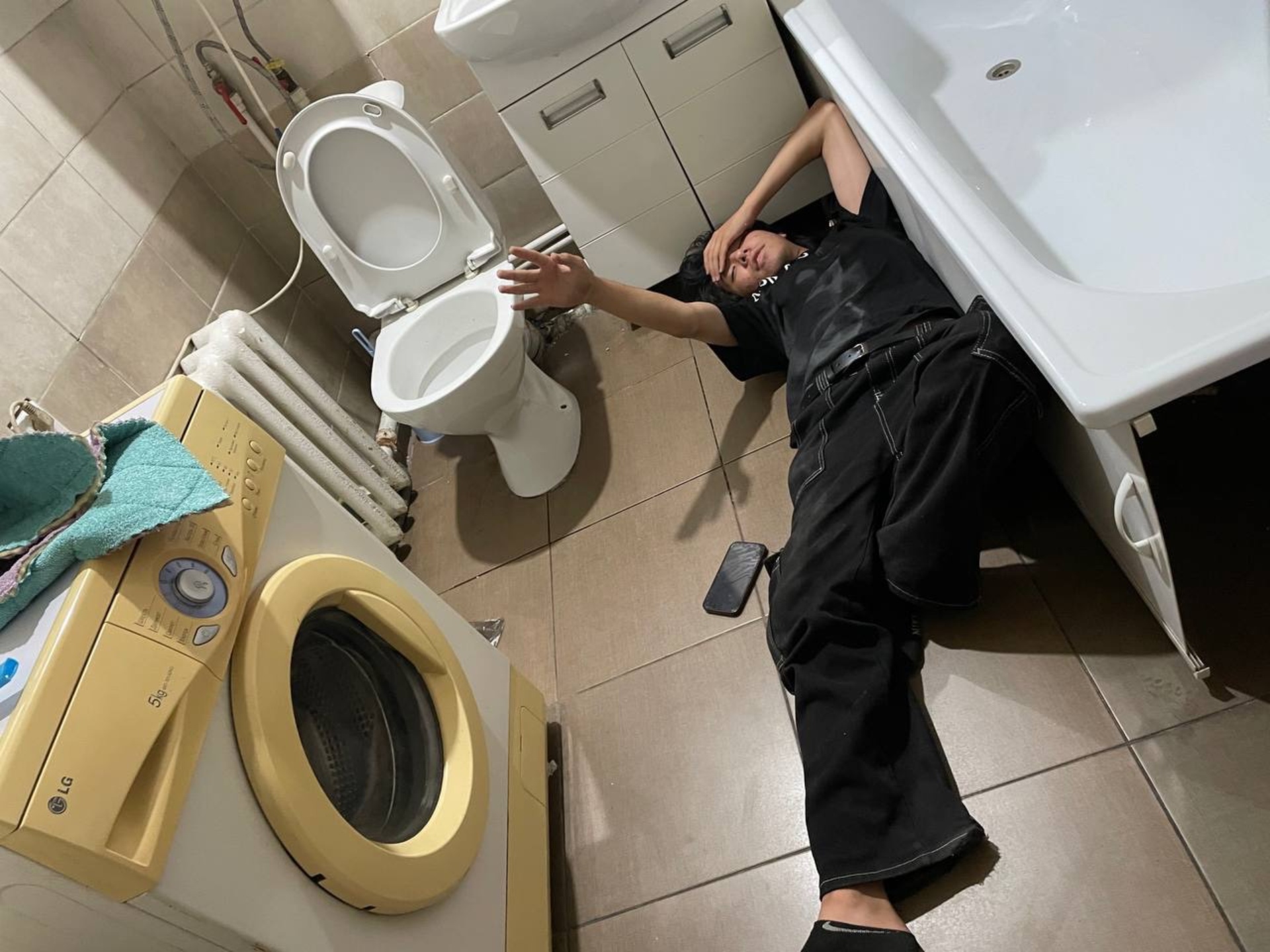 Ішінде үнсіз жатып порно видео