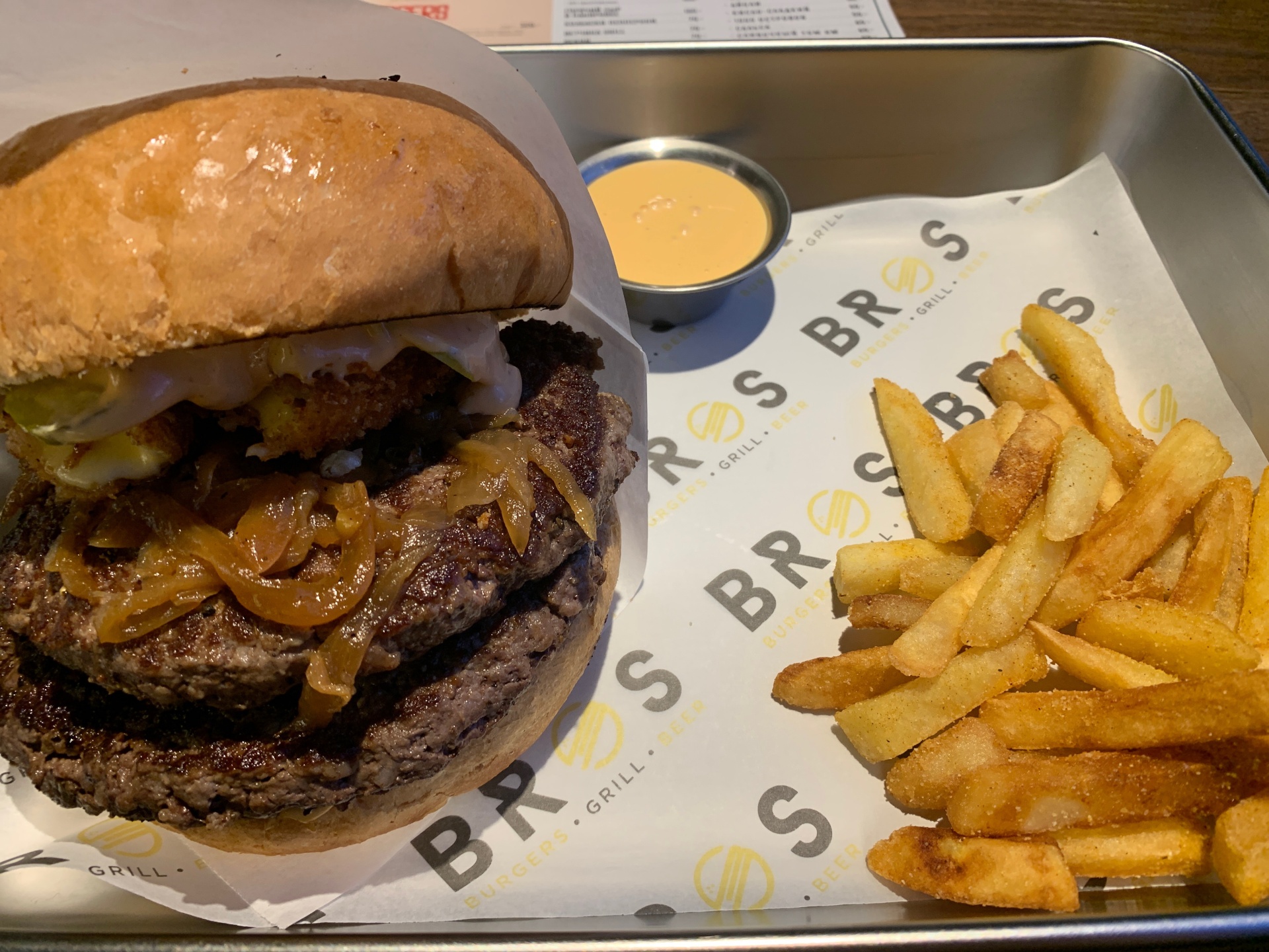 Bros Burgers, кафе-бургерная, Брюлловская, 5 ст1, Санкт-Петербург — 2ГИС