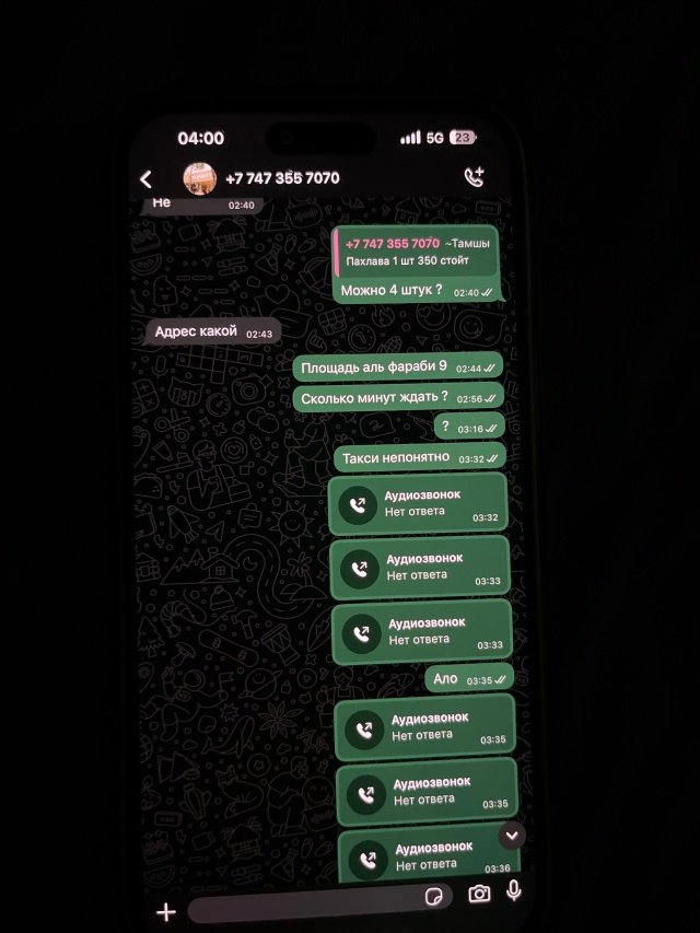 Қыздар жасырын камераға түсіп жатқанын білмей қатты мастурбация жасайды.