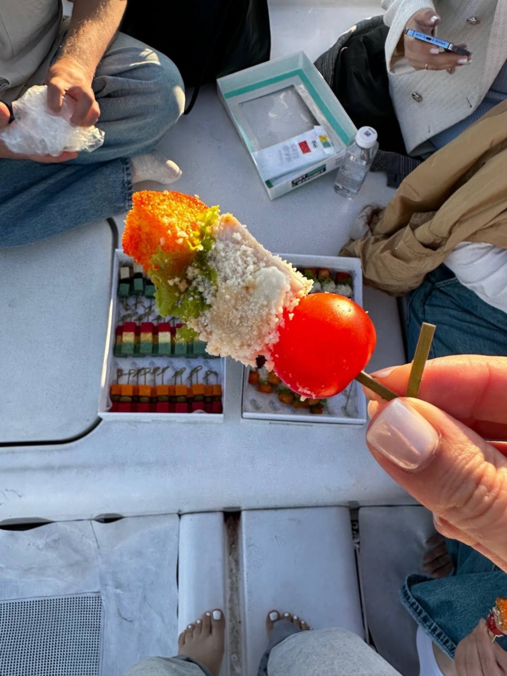 Әжесі, анасы және қызы жыныстық қатынасқа түсуде