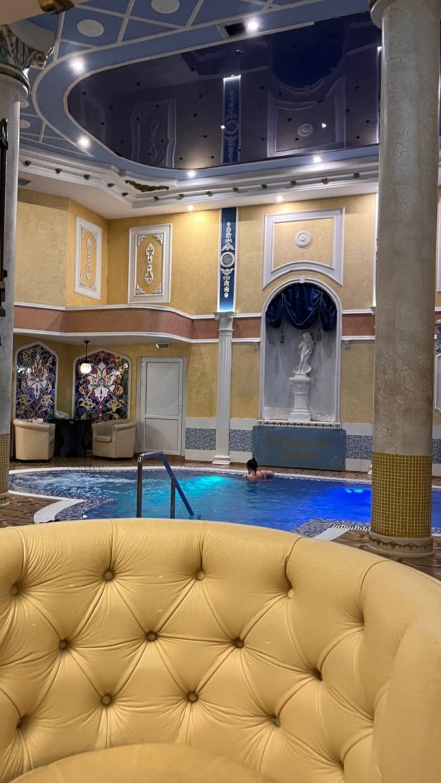 Шырынды орыс минет Әйелімді достарымен сиқыттым