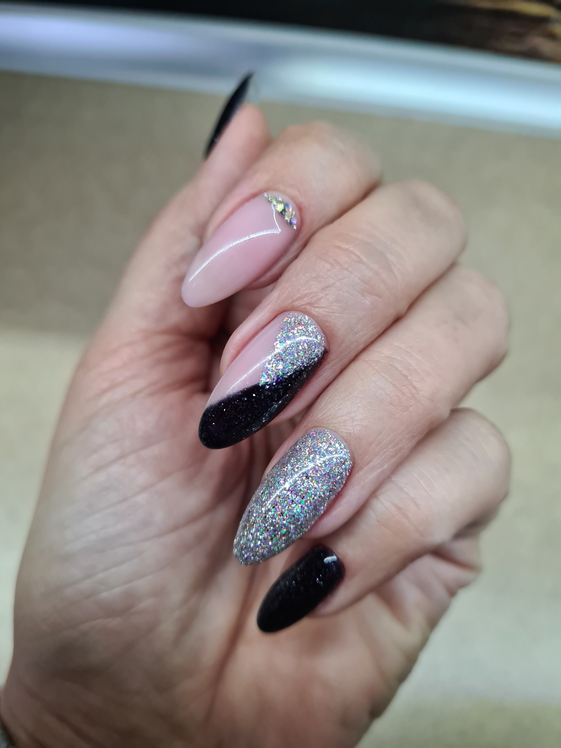 M.e Nails, улица Бориса Богаткова, 253/2, Новосибирск — 2ГИС