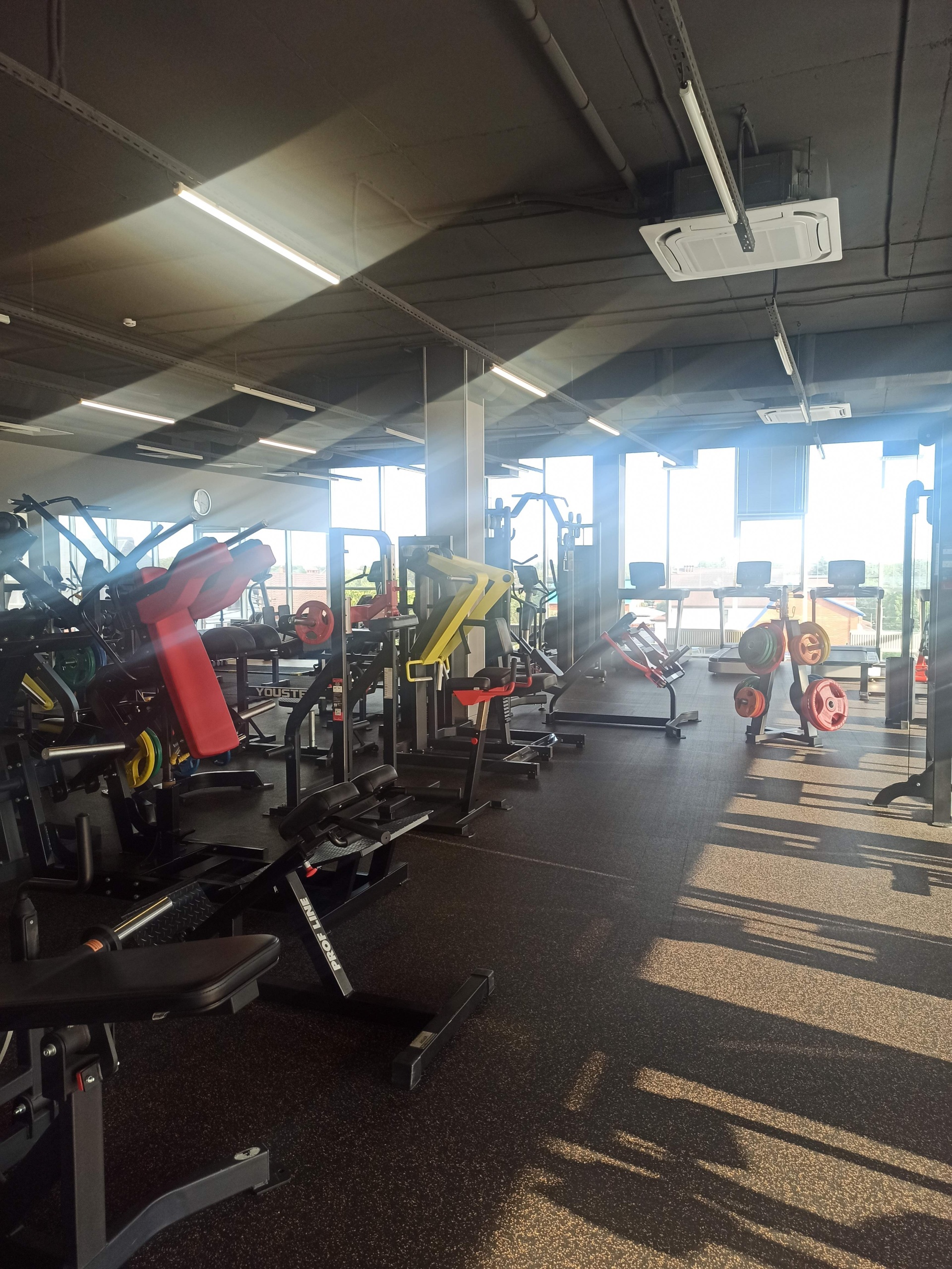 Britney Spears yalangoch uy qurilishi video