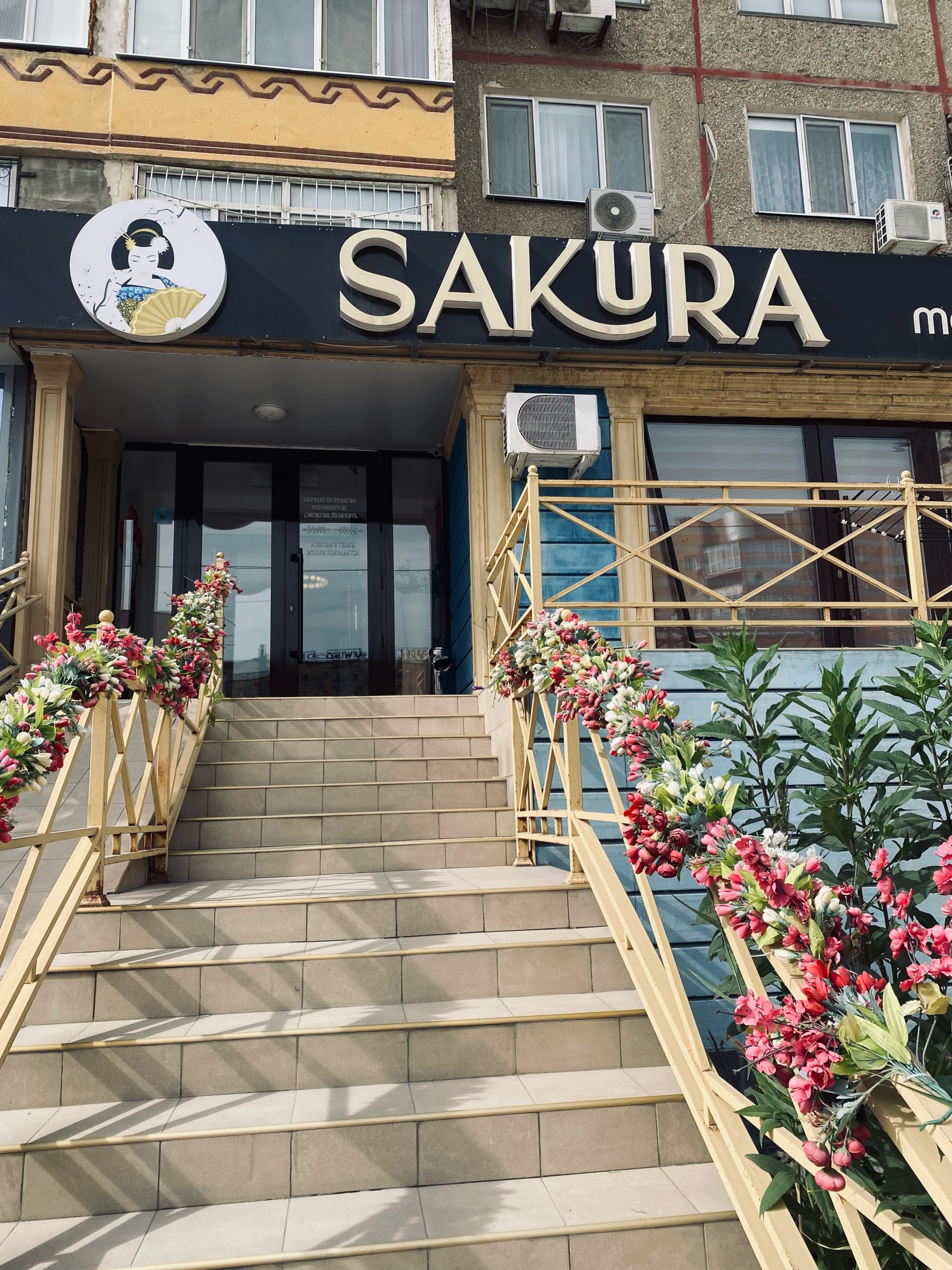 Қарттар мен бір қыздың порно тобы