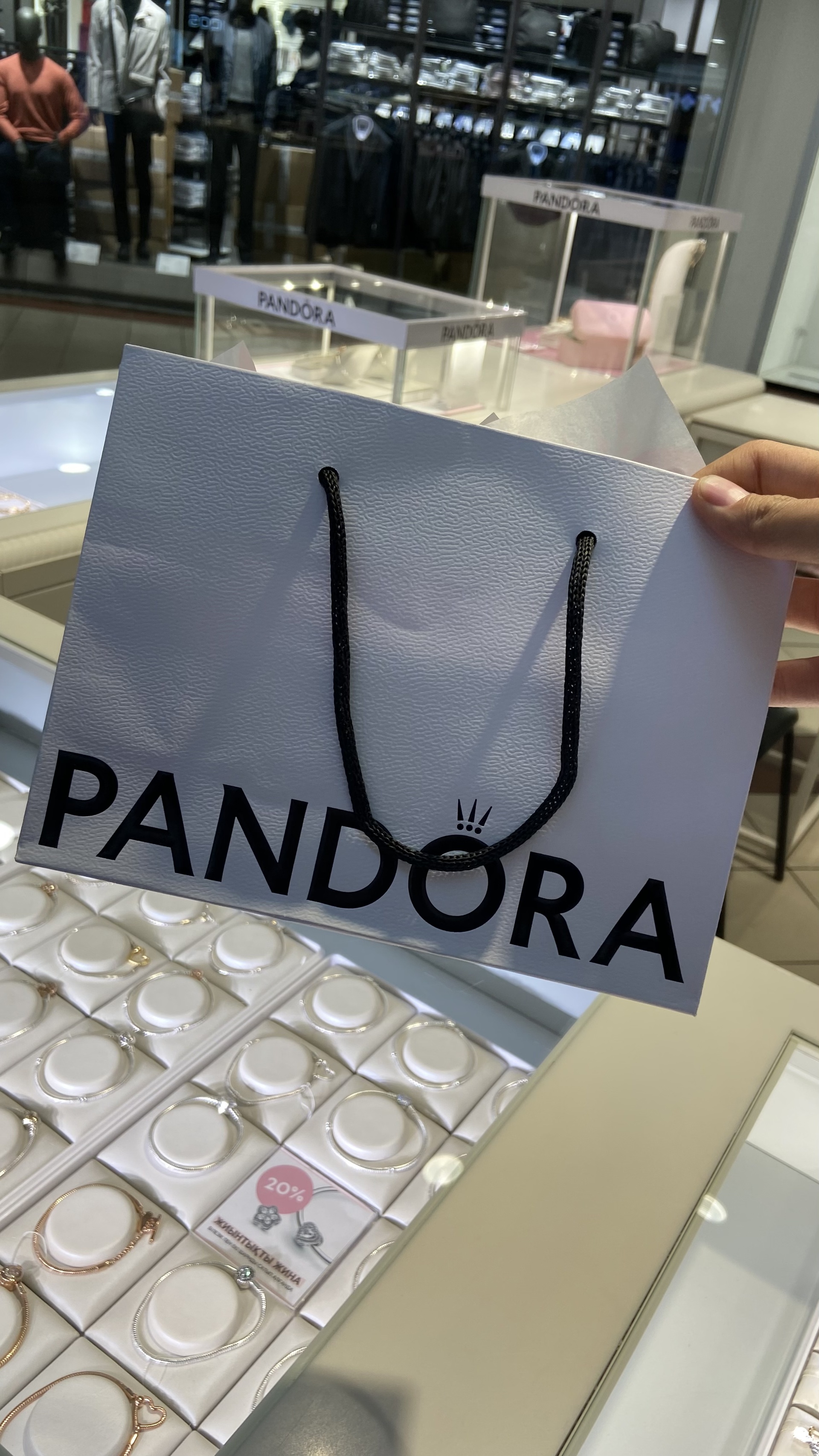 Pandora, бутик ювелирных изделий, ТРЦ City Mall, проспект Бухар-жырау,  59/2, Караганда — 2ГИС