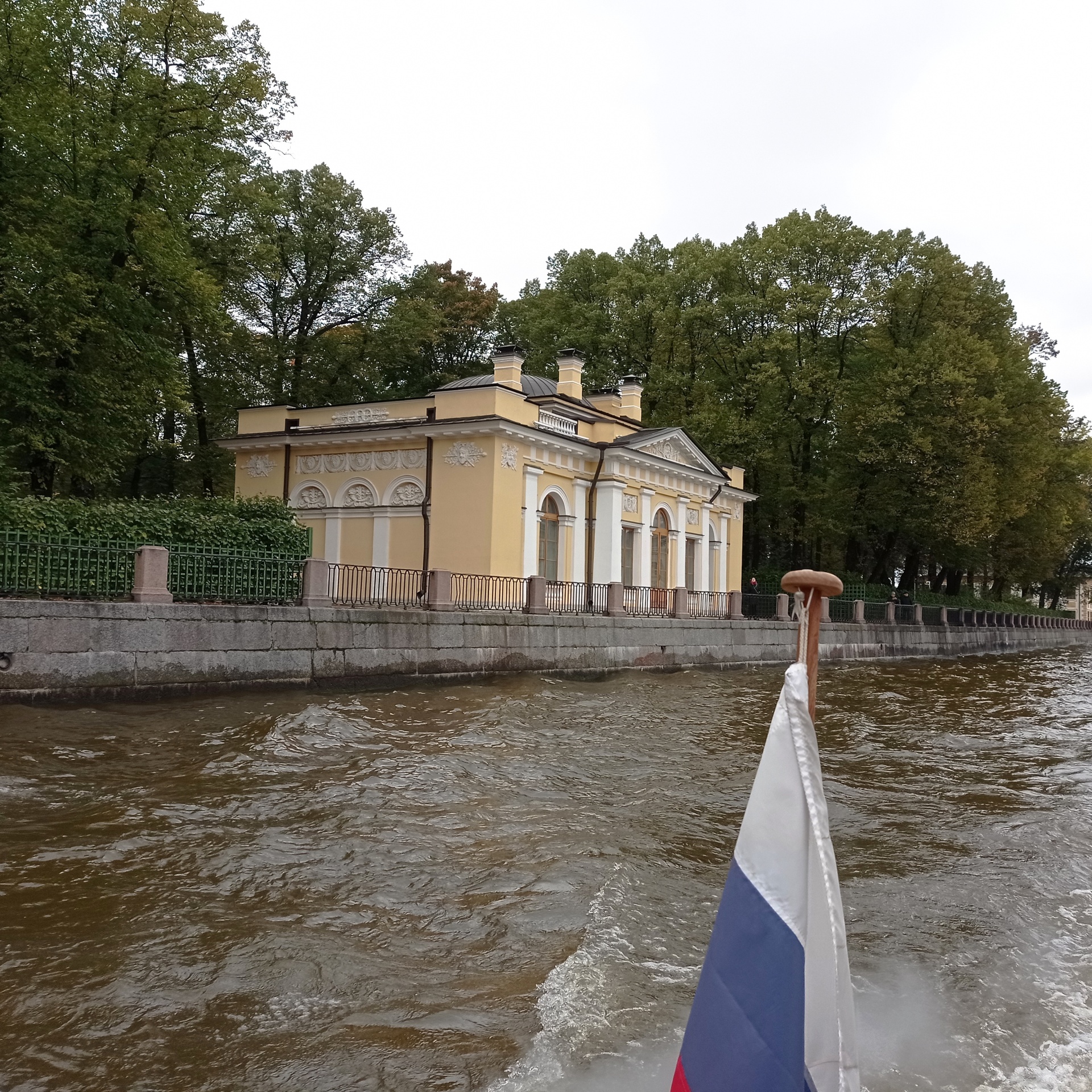 Нева тревел, компания по организации водных прогулок по рекам и каналам,  Университетская набережная, 15а, Санкт-Петербург — 2ГИС