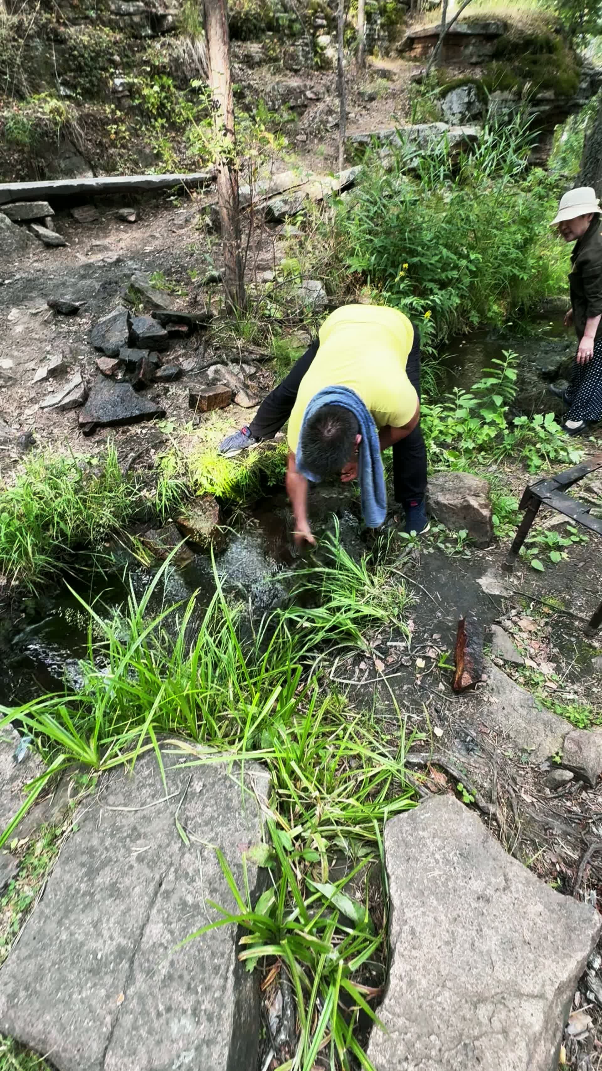 Күңгірт пен сексуалды әйел Орыс әйелдері қалай сындырып, сосын беріле береді